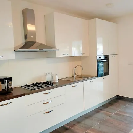 Apartments Elin Omis