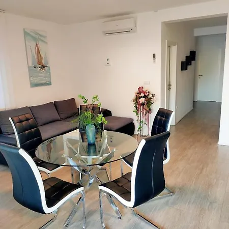Apartments Elin Apartment Omis