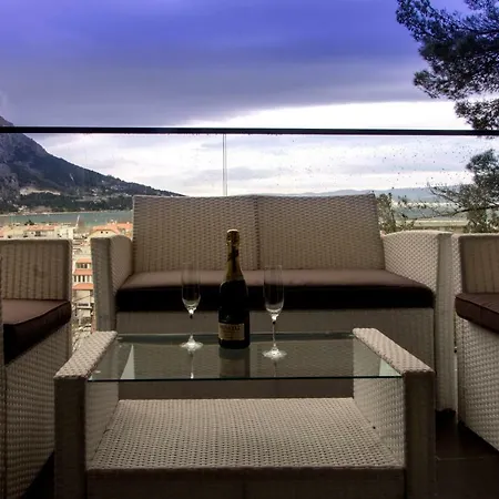 Elin Apartman Omiš